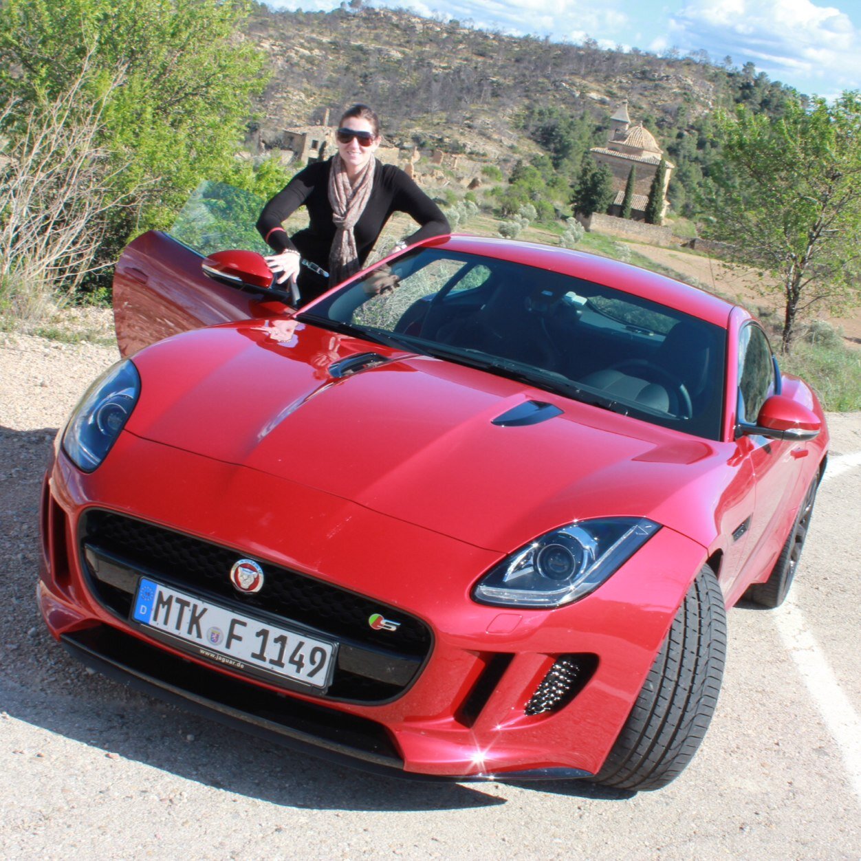 anitafox000's profile picture. Loves photographing cars, places, food, people......and having lots of fun doing it.