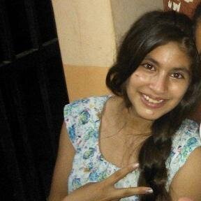hola sigamen en mi otra cuenta @NoeEliPerez Soy una Chica Simple y Divertida amo a mis Amigos y mi Familia.♥ ♥