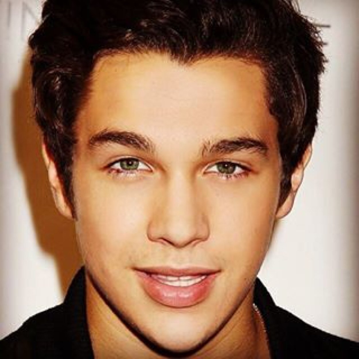 Mahomie is my middle name! @AustinMahone took my breath away right on the very first day & has made me gone all jello