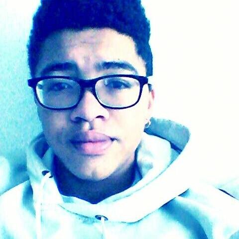 Ele é o tipo de pessoa que entra na sua vida e não sai mais. te amo. @PequenaDjeni_ na area ;3