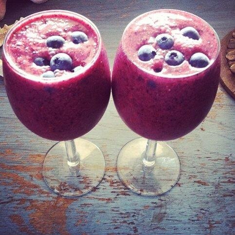 Too Smooth! A dietitian studying to be a Naturopathic Doctor and a Holistic Nutritionist + Fitness Coach are teaming up to bring you RAW SMOOTHIES!