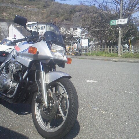 多趣味であれこれやっております（笑） バイクやゲーム、廃探訪など、あれこれ首を突っ込んでます。 バイクはKATANAを２台所有しております。 『こだわりのノーマル！』がモットーです。 (案外これが金かかるので、チラホラ社外品で対応中) ちなみに昔からの阪神推しです！