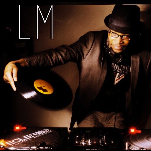DJ reconnu des soirées parisiennes, LM mixe à merveille les différents genres musicaux, passant sans complexe de l'un à l'autre...