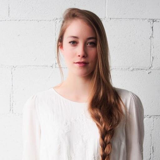 Bachlière RP @UQAM / Une des rédactrices de @Mode34b / On me retrouve aussi sur @DansTesOreilles / Passionnée du beau en général