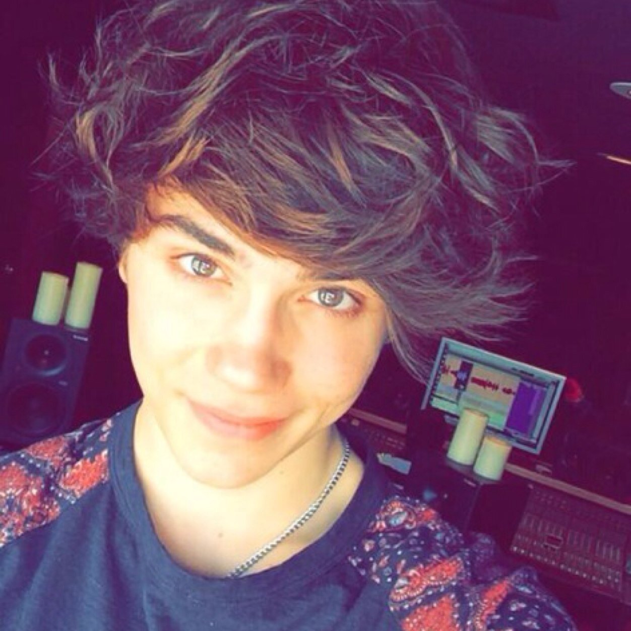 I love Union J, Elyar Fox, Little Mix, O2L, the Janoskians, zoella, thatcherjoe (basically youtubers :P) i follow back:) main account: @mel_glanville :D