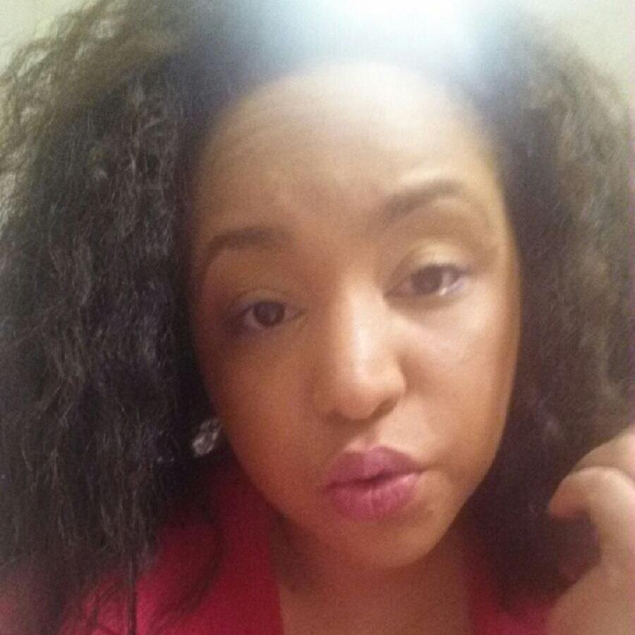 LiLYelloGurl's profile picture. LOVE NO ONE