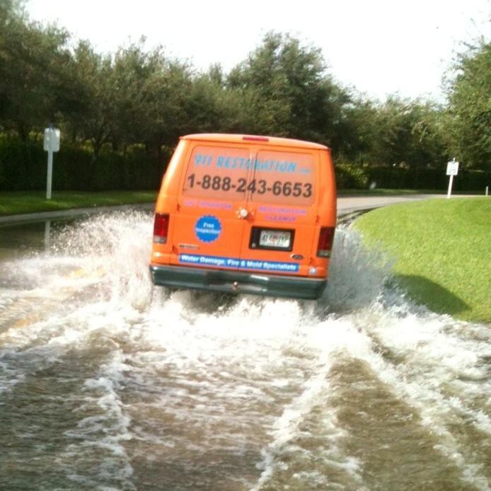 24/7 standby water restoration pros with 30+ years of experience in the industry. Fully licensed & bonded & insured.