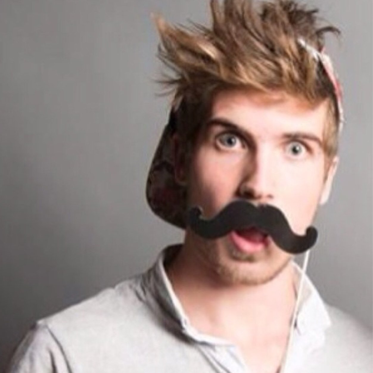 Hey GURL its Joey damn Graceffa! #RP #single  keep calm and carry onaya #BI / im Anthony That one immature guy from Smosh ¬‿¬ #single