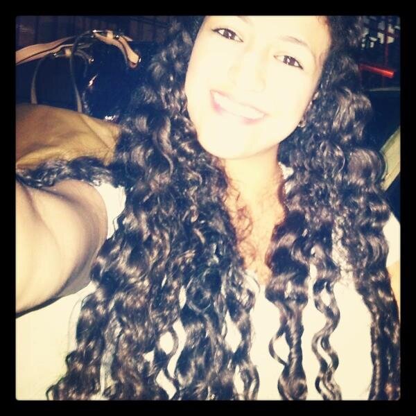 La felicidad es algo fundamental que solo se logra si te lo propones y no te aferras a nadie solo depende de ti.♥☻