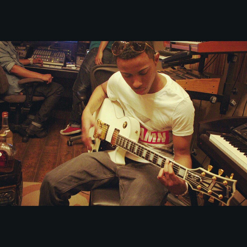 Moneybags917_'s profile picture. #SoundhouseWorldWide #Music A successful man is one who makes more money than his wife can spend. A successful woman is one who can find such a man.