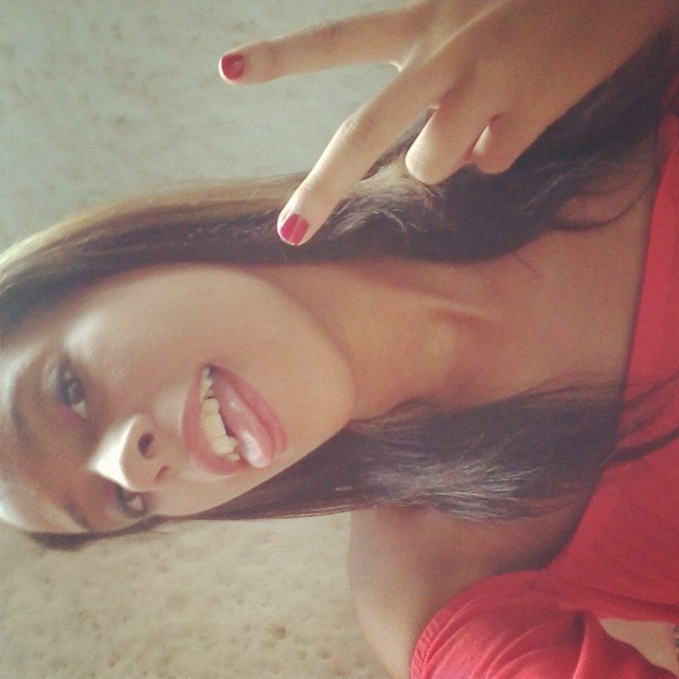 ooi , sou uma garota que procura ser amada sem se machucar no final , tenho 14 anos e sou cânceriana , qualquer duvida é so seguir beijos =*