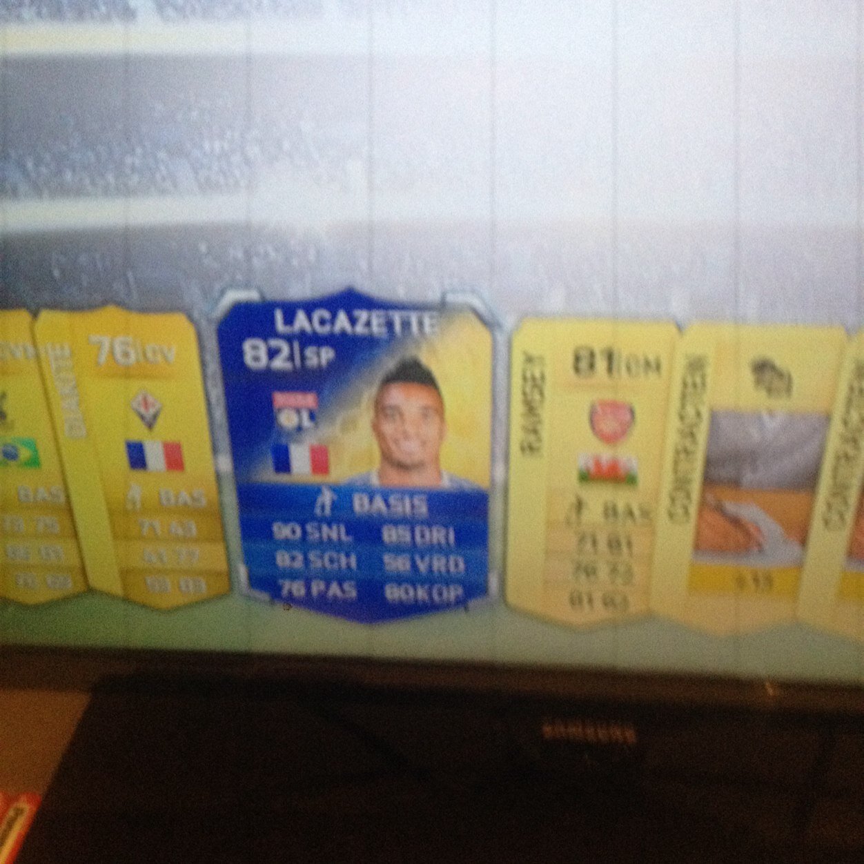 we are selling world cup squads and giving coins to futplayers!!