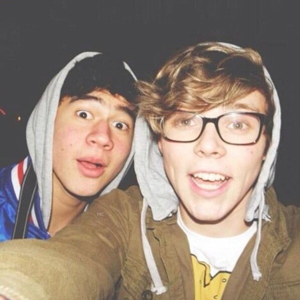 Free follow so pls follow @spacehealy | ILY don't give up on your sunshine, he will follow you :-)