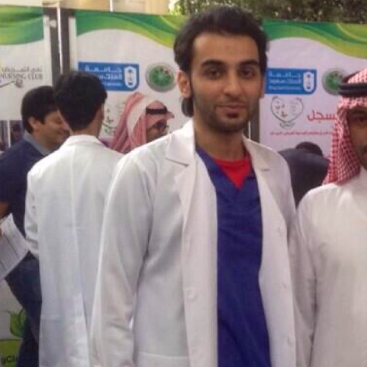 ‏حسابي السابق تم تهكيره من قبل احدى الاشخاص ..الرياض/ جده حاليآ ..ممرض ب مستشفى الملك فيصل التخصصي بجده/ مكروووف بهالمستشفى ..اررركد فديتك..