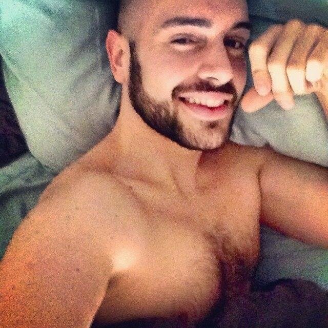 Hola
Soy un hombre que le encanta el sexo
me gusta hacer sentir a la persona que está conmigo el máximo placer