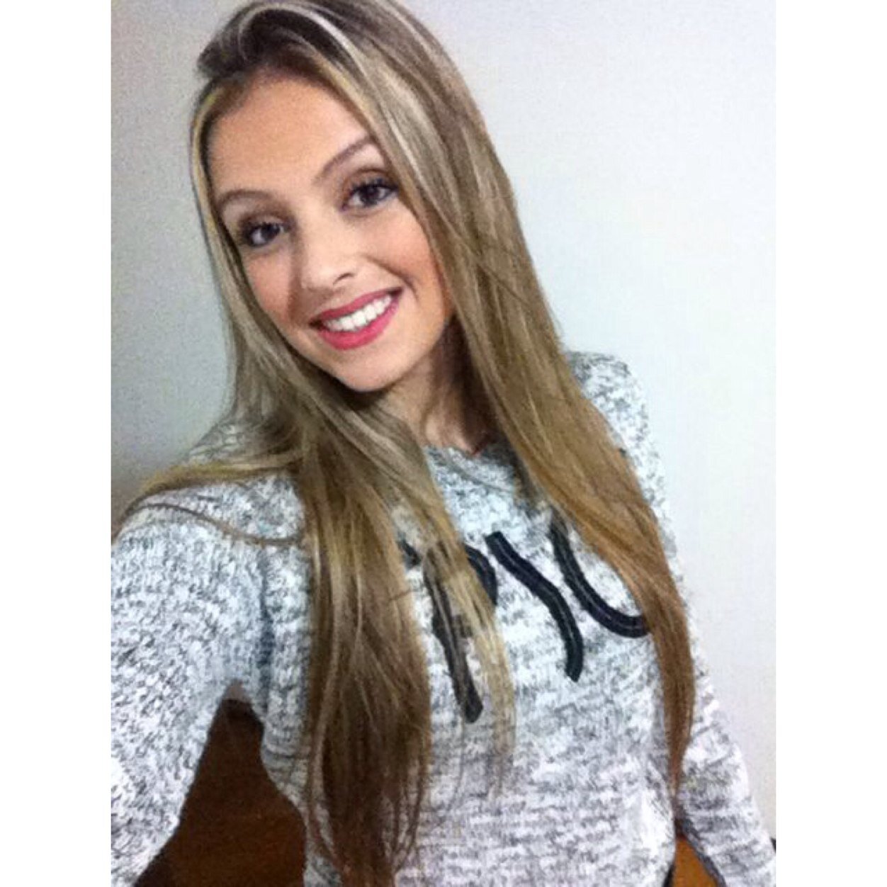 Ser feliz nao é vivenciar os momentos alegria.É ter coragem de enfrentar os momentos de tristeza e sabedoria para transformar os problemas em aprendizado.
