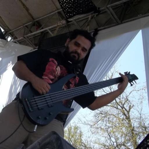 Me encuentro bien entre marginados por que soy marginado. No me gustan las leyes, ni morales, ni religiones o reglas. No me gusta ser moldeado por la sociedad.