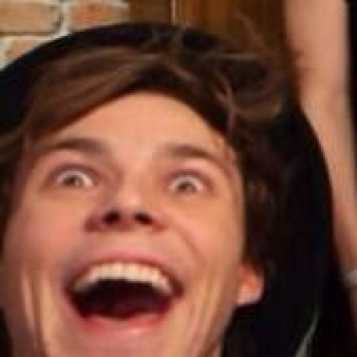 Hiiii, i just gave you a free follow follow @lobeloveluke thank you, i love you.