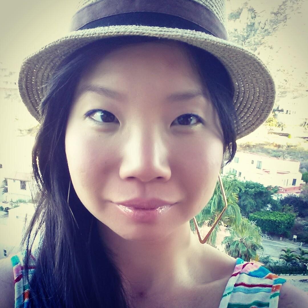 Foodie. Adventuress. Jetsetter. Purveyor of Pictures and Stories of Global and Local Places to Eat, See, and Be Merry.