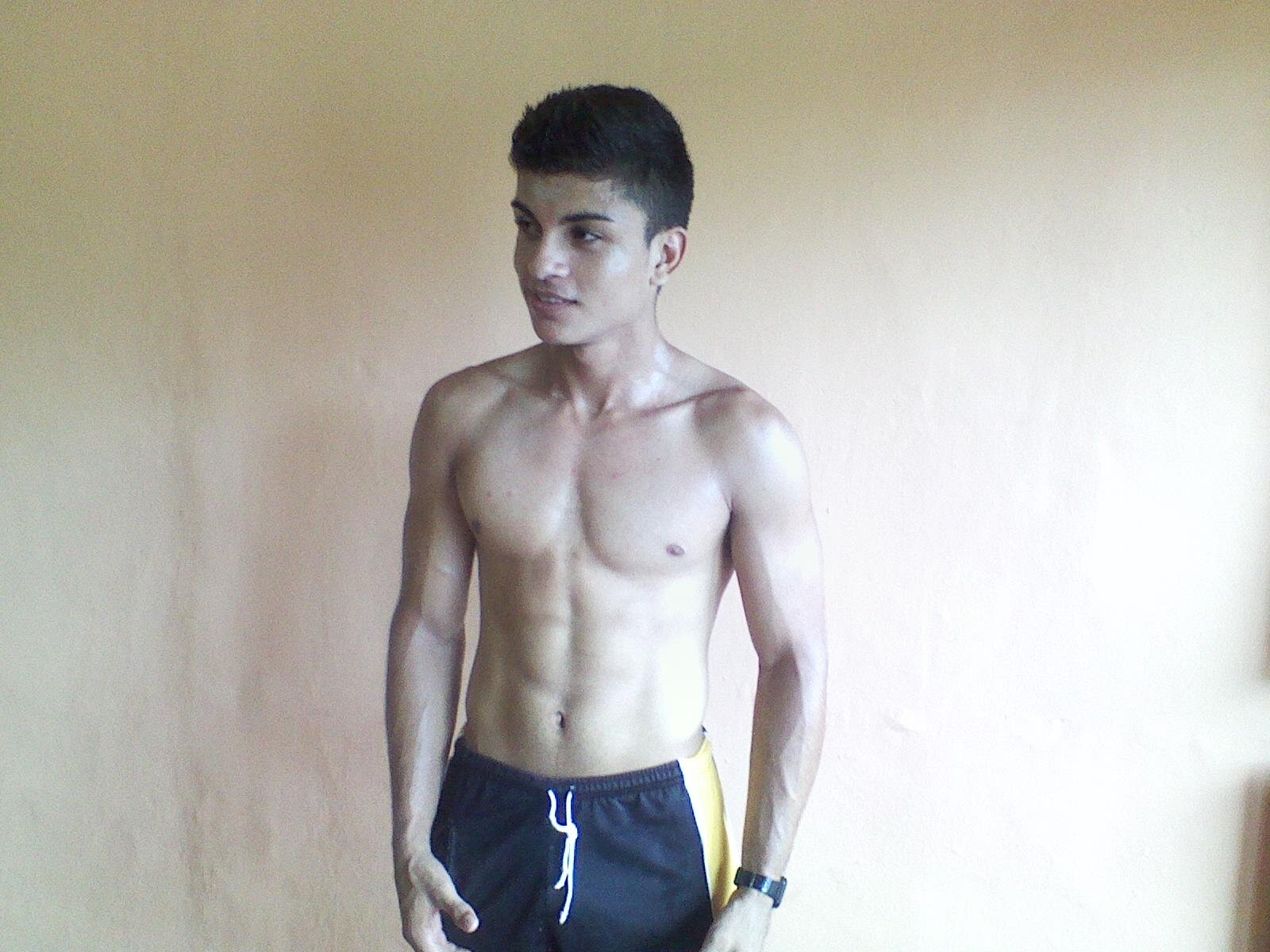 Hola, yo te enseñaré a cuidar tu cuerpo mediante consejos y tips de dietas y rutinas que te ayudaran a ver resultados rápido!
edison :)
