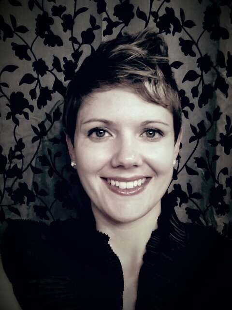 Oklahoman by way of Arkansas...woo pig sooie! I'm a wife, working mother of 2 that tries to do it all fabulously and with grace.