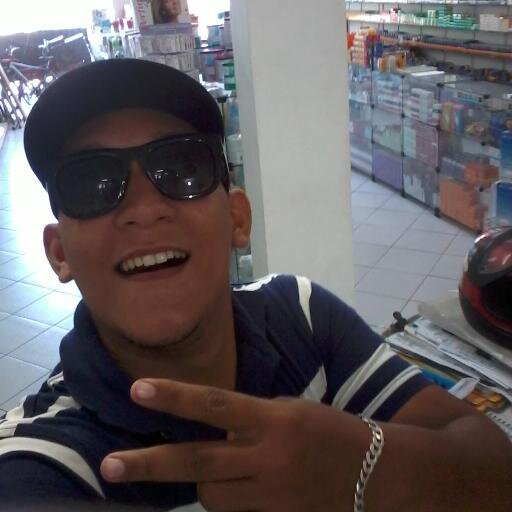 jogo futebol ,curto pagode,ragae entre outros ritimos da miusic e o mais importante levo a vida com muita alegria,diversao e pinga(Dj)}=}