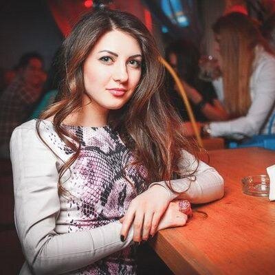 Пытаюсь мыслить весело. Мне нравится все необычное. Я довольно раскрепощенная как человек.