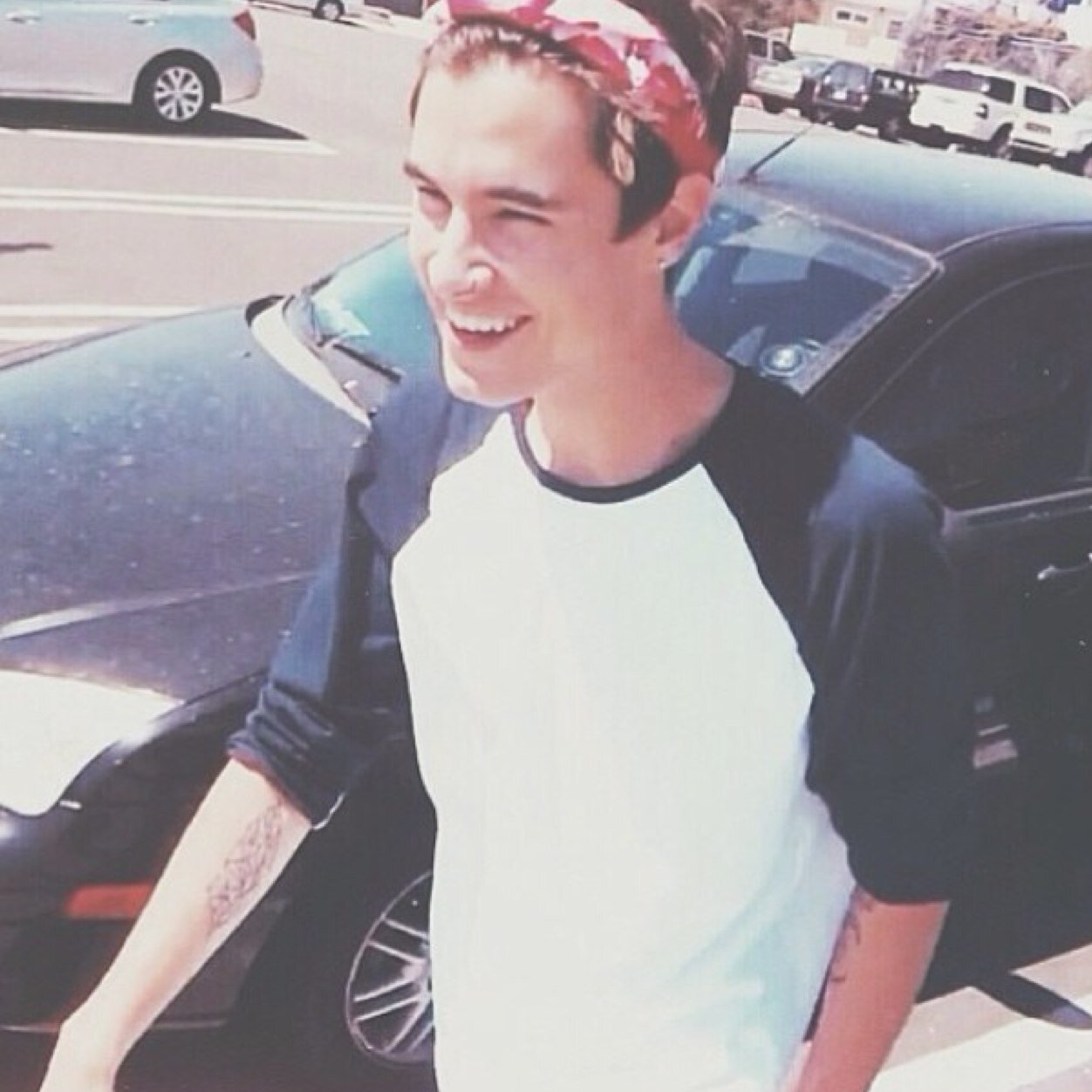 hey you! follow @florallycamila and get her to 2k!!! ( ﾟдﾟ)
