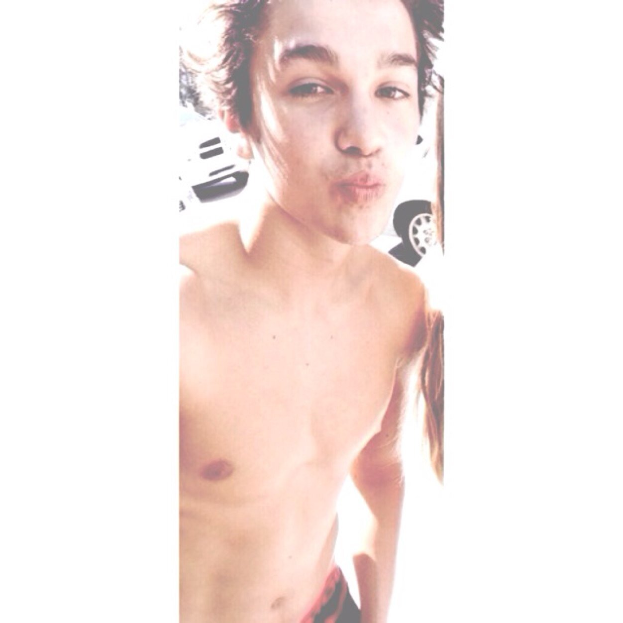 ♛ go follow @bmthmahone please & ty ♛