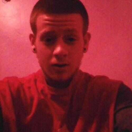 I'm in love with Conner Gray Avery and im happily taken. Nobody can come in between us love birds. Lololol (; xoxoxo