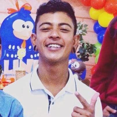 brilhando em vida sorrindo atoa so vibrando amor e paz !