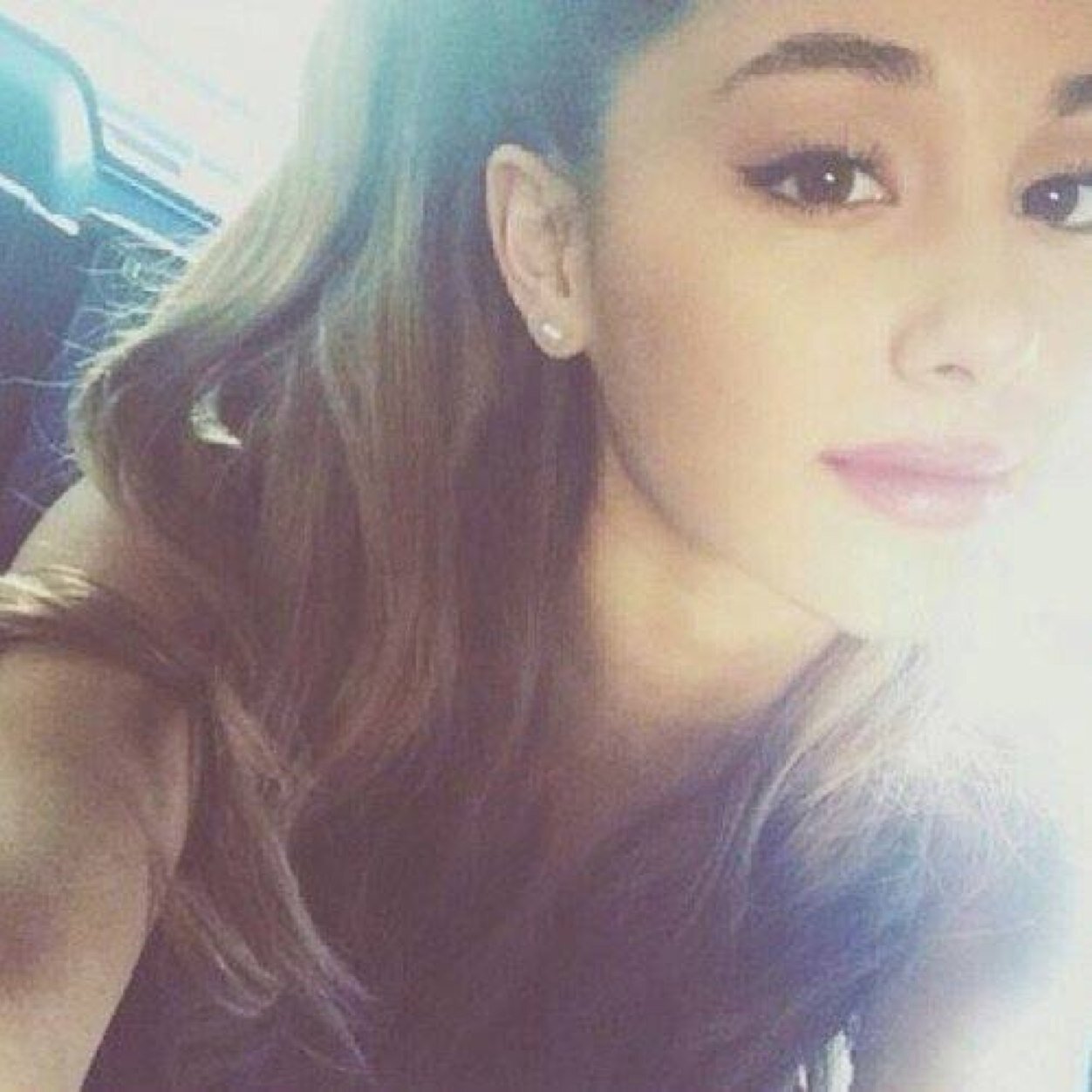 fan and I Love @Ariana Grande.. amo la musica. amo a mis amigos. #problem
