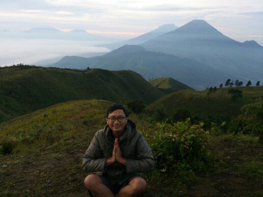 silahkan kalian bayangkan sendiri tentang gw.hehehehehe
