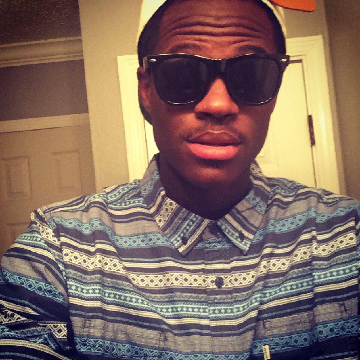 6'5 ,just a tall mf love the game of basketball and life. Always trying, to whats right