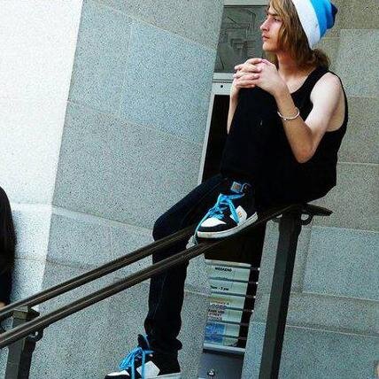 Lonely rich man. When you comeback I promise I'll never be the same. My heart belong to you my Indonesian girl P.H