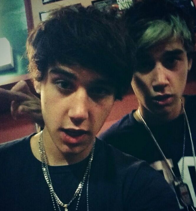 _nialldos_1993_'s profile picture. Professional fangirl #TheStrugleIsReal Im a hopless romatic