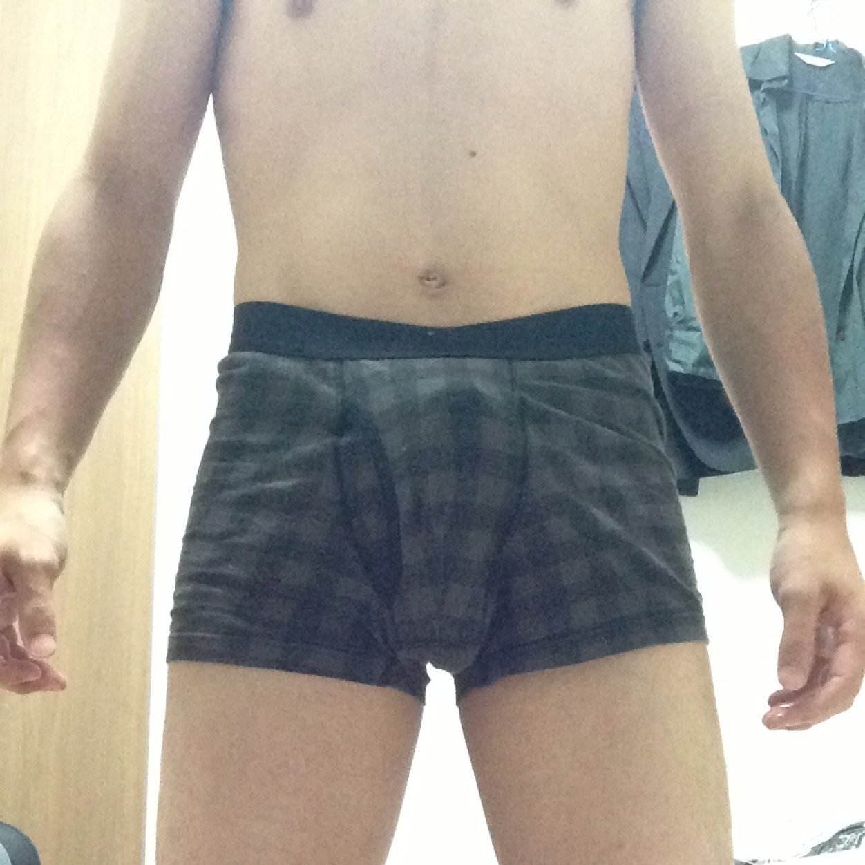 都内の変態なM男です。 恥ずかしい姿をいっぱい見て欲しいです。 ご主人様募集です。20歳の学生で童貞です！