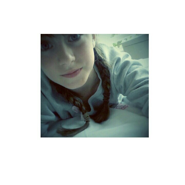 A smile can change the world ♡ Sophie ♡ 11 ♡ Hunger games ♡ Divergent ♡ Sheo ♡ Ari ♡Jhutch ♡ Jlaw ♡ Bieber ♡ Elyar ♡ 5sos ♡ Best friends ♡ Live,laugh,love ♡