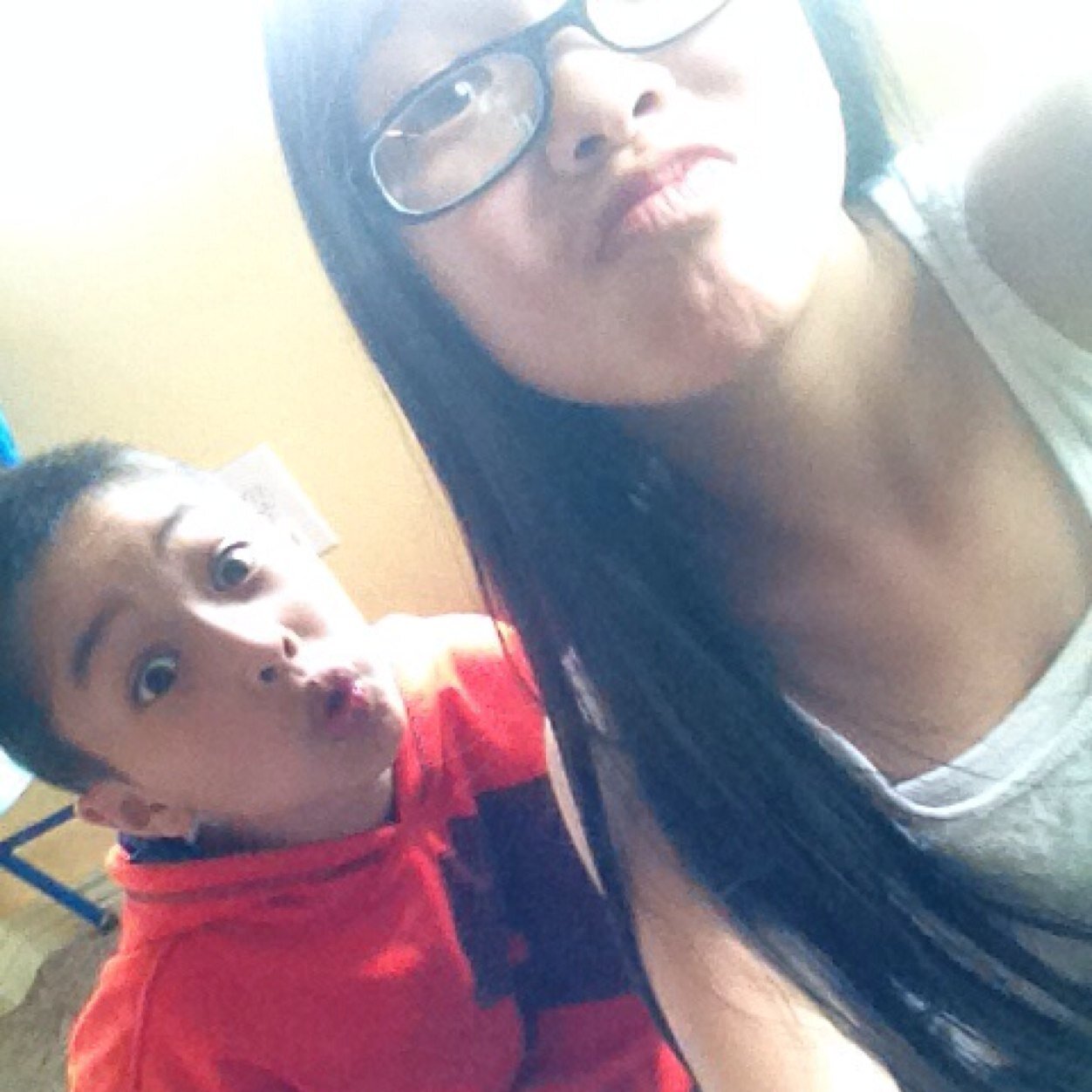 Hey guys my name is kaylin Aliya vongs. I follow back and i love monkeys!!!