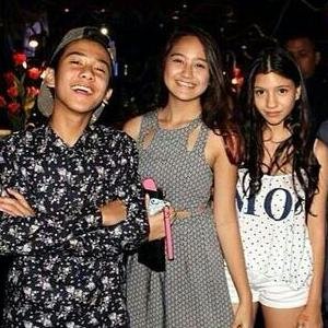 buat yg ngerasa cassievers , alovers , soniq ataupun salshalova follow ya :),,,,official fanbase @cassandrasleee 3 @salshaabilaa 3 @iqbaale 3 @Alvaromaldini1