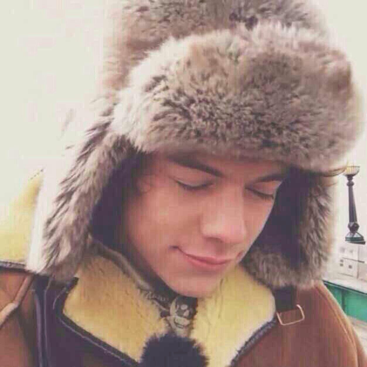 Follow @hesxfluffy and @micaellashaine for free follows