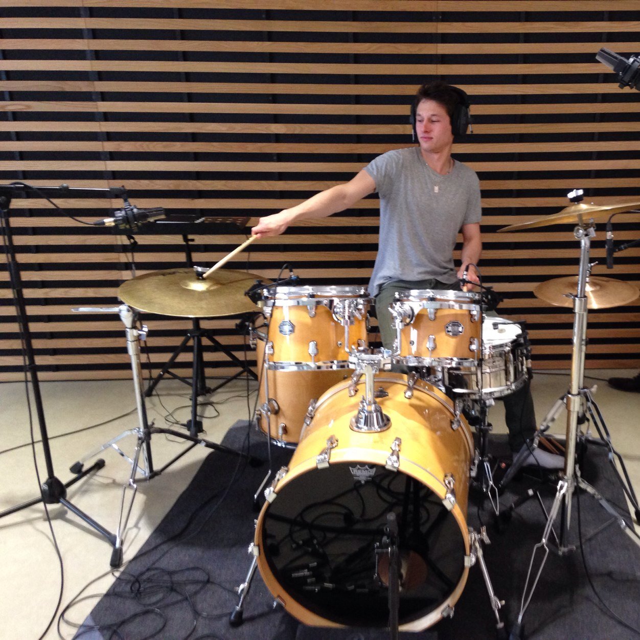 PartRomain's profile picture. Drummer with high level, i've lot of experience in art's music, i search musicals projects :)