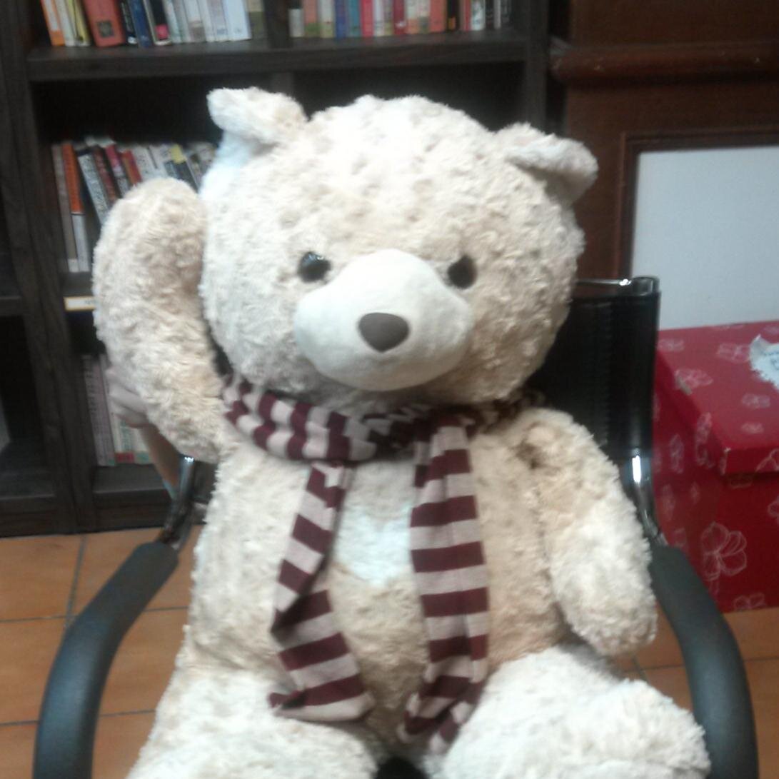 Hufsthomas's profile picture. 생도지기들의 무사 숙청을 기원합니다...
진보적 담론의 대중화를 추구하는 외대 생활자치도서관의 관장. 날 씻길 생도지기 구한다.