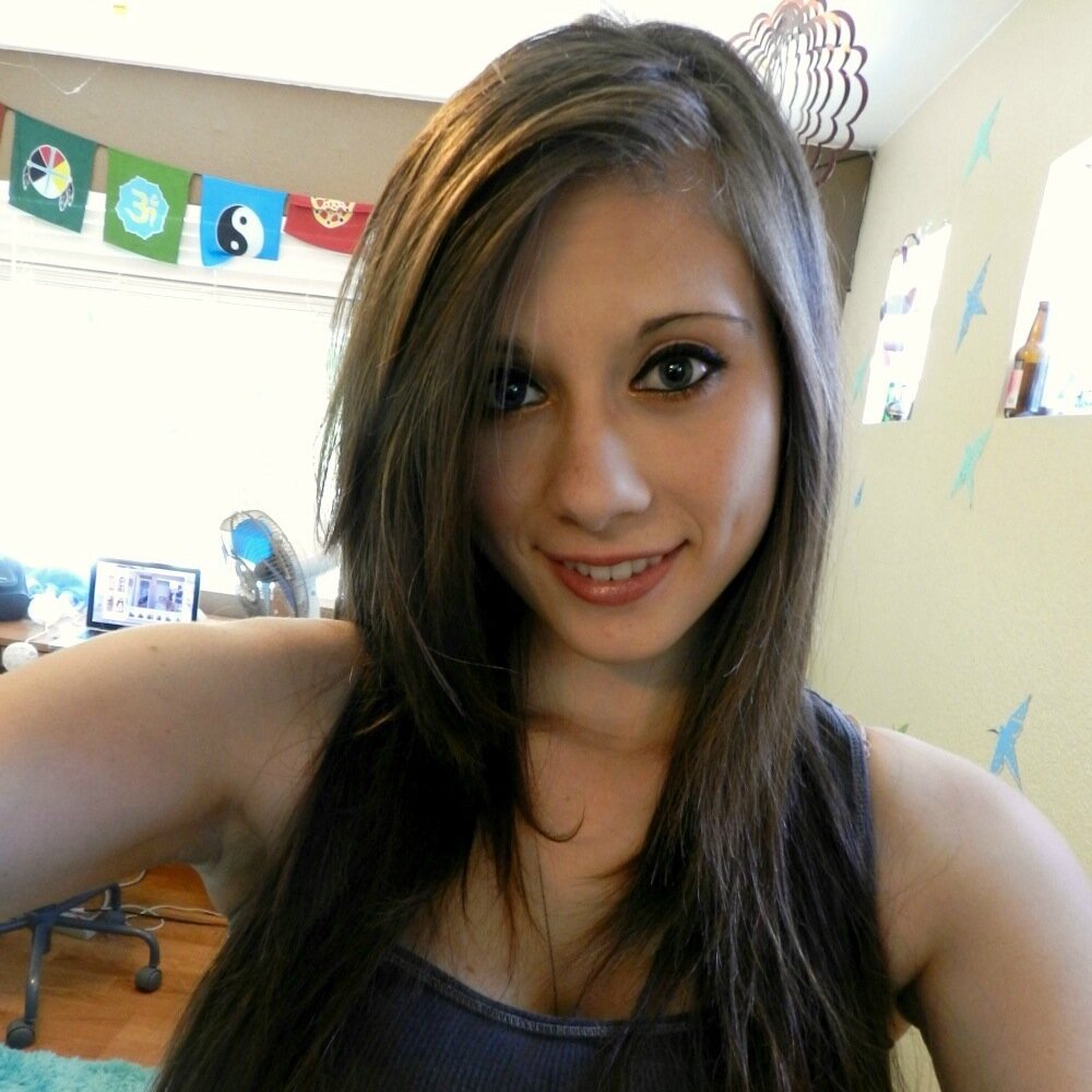Bio for nothing follow to know . Deleted at 1k . Kik; brittaylor04
