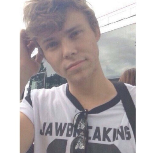 HIII I GAVE U A FREE FOLLOW SO RT THIS PLSS ♡ https://t.co/7Wi1b62Y9n