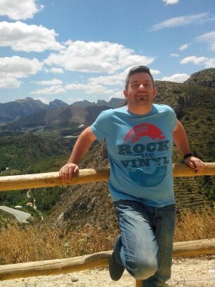 A bit of everything: Romanian by birth, Spanish soul, living and working in UK therefore no better description than EUROPEAN! ♈🌈 Dr, Nuclear Medicine fan(atic)