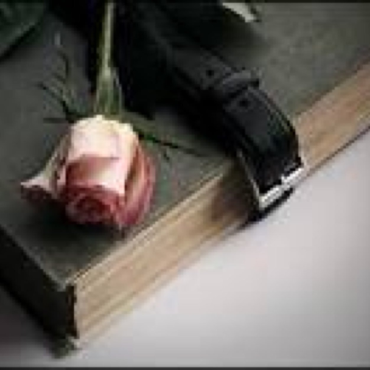 رَمآديّة أنـآ® { بَيّنْ طَهآرة الأبيّض وكِبريآء الأسود|~أسْكُن أنــآ } كل مايروق لي في المفضلة❤❤ الخاص ممنوع : لكل من تُسول له نفسه الحظر والحذف مصيره