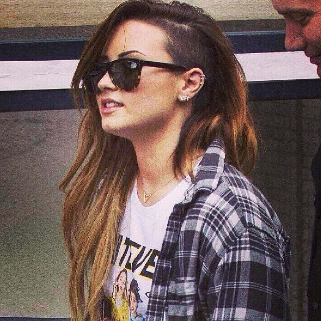 Hey beautiful, this is a free follow from @rachloulovato Follow her cause she will follow you back:)