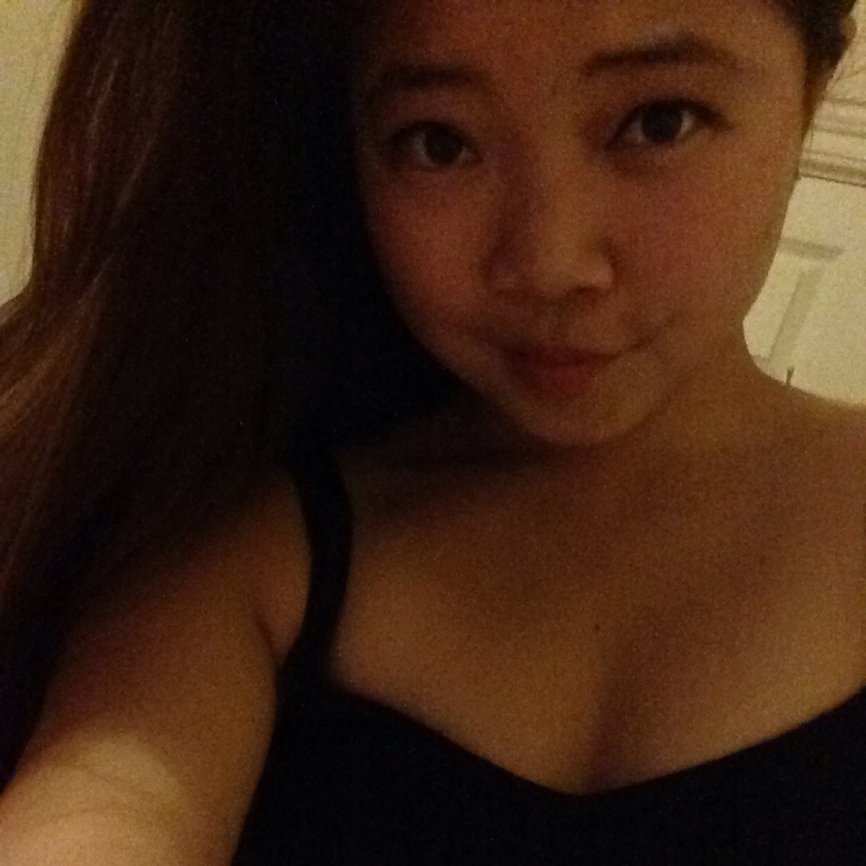 Date of birth : 26/10 
17+ Hong Kong 
Study in United Kindom Lincoln Minster school 
Single