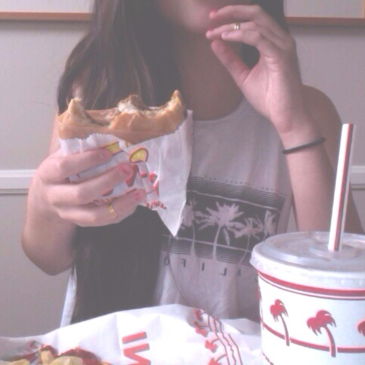 foodatsall's profile picture. manger manger manger baiser dormir manger